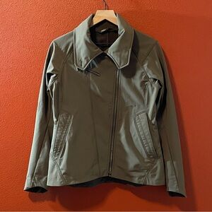 Nau Women’s The Commuter Softshell Olive Green Gorpcore Full Zip‎ Jacket